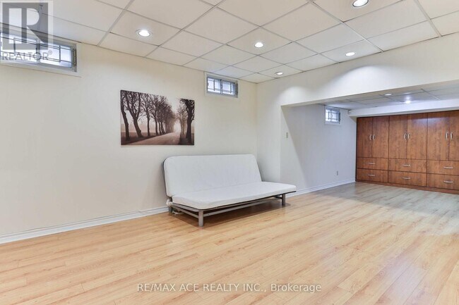 property at 6 Ellenhall Square