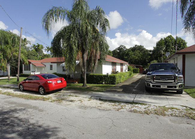 2463-2471 NE 184th Ter in North Miami Beach, FL - Building Photo - Building Photo