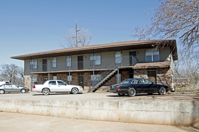 822-902 N Pine St in Guthrie, OK - Building Photo - Building Photo