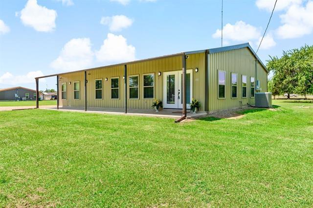 550 County Rd 35400 in Sumner, TX - Foto de edificio - Building Photo