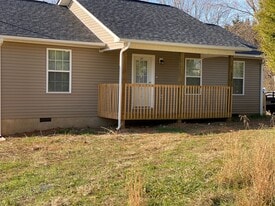 5246 Old Hwy 11E in Morristown, TN - Building Photo