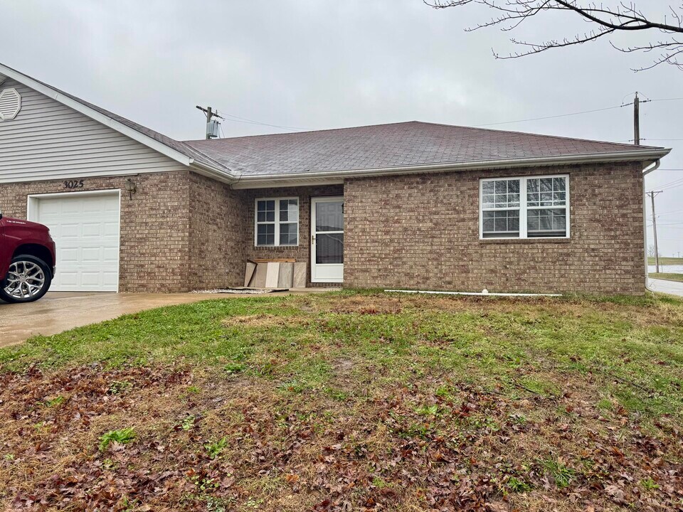 3025 S Jackson Ave in Joplin, MO - Building Photo