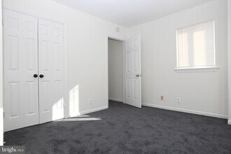 1046 Paper Mill Ct in Washington, DC - Building Photo - Building Photo