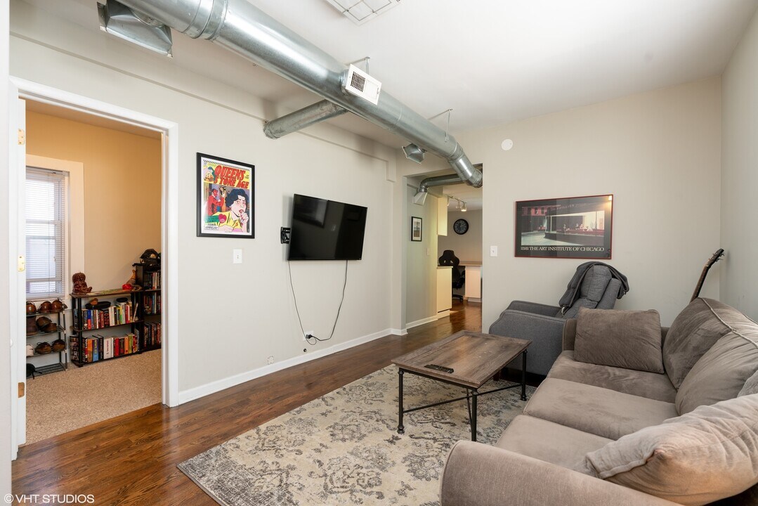 1814 W Thomas St-Unit -2R in Chicago, IL - Building Photo