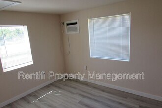 101 3rd St in Ft. Myers, FL - Foto de edificio - Building Photo
