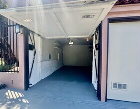 161 Perry Pl in Oakland, CA - Foto de edificio - Building Photo