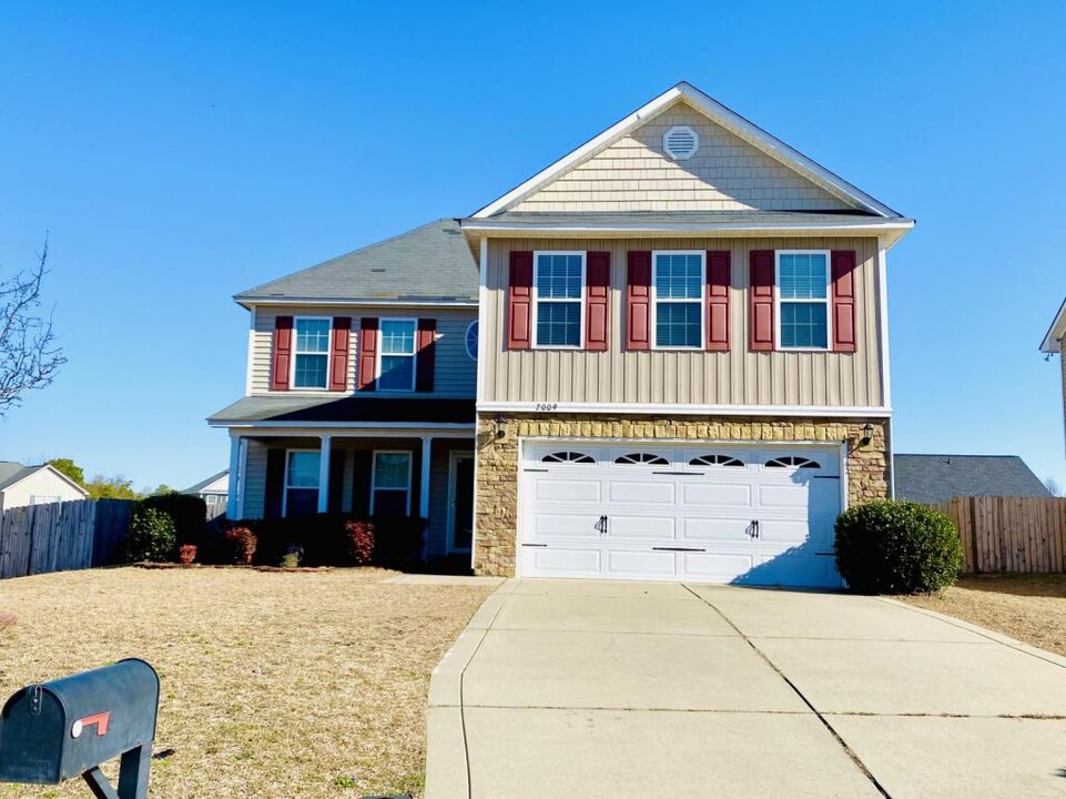 2009 Gray Goose Loop in Fayetteville, NC - Foto de edificio