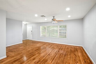 8527 Greenbush St in Houston, TX - Foto de edificio - Building Photo