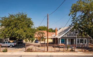 1327 Monterey Ave in Modesto, CA - Building Photo - Primary Photo