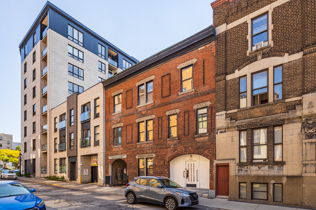 1212 Saint-Christophe Rue in Montréal, QC - Building Photo - Building Photo