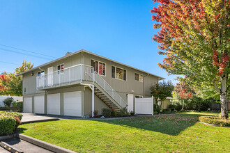 Country Court Apartments in Tumwater, WA - Building Photo - Building Photo