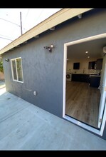 6952 Tampa Ave in Los Angeles, CA - Foto de edificio - Building Photo