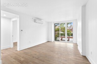 15 E 19th St in Brooklyn, NY - Building Photo