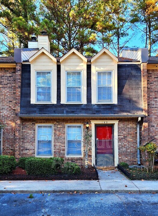 143 Forrest Ave in Fayetteville, GA - Building Photo