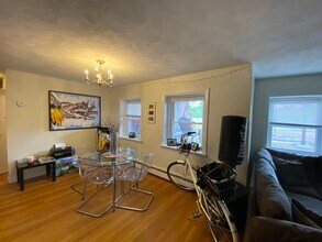311 Tappan St, Unit 1B in Brookline, MA - Foto de edificio - Building Photo