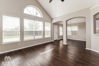 2131 Crimson Lake Ln in League City, TX - Foto de edificio - Building Photo