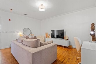 45 Antilla Ave, Unit 3C in Coral Gables, FL - Foto de edificio - Building Photo