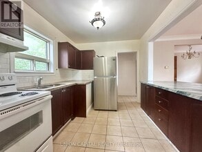 1048 Kennedy Rd in Toronto, ON - Building Photo - Building Photo