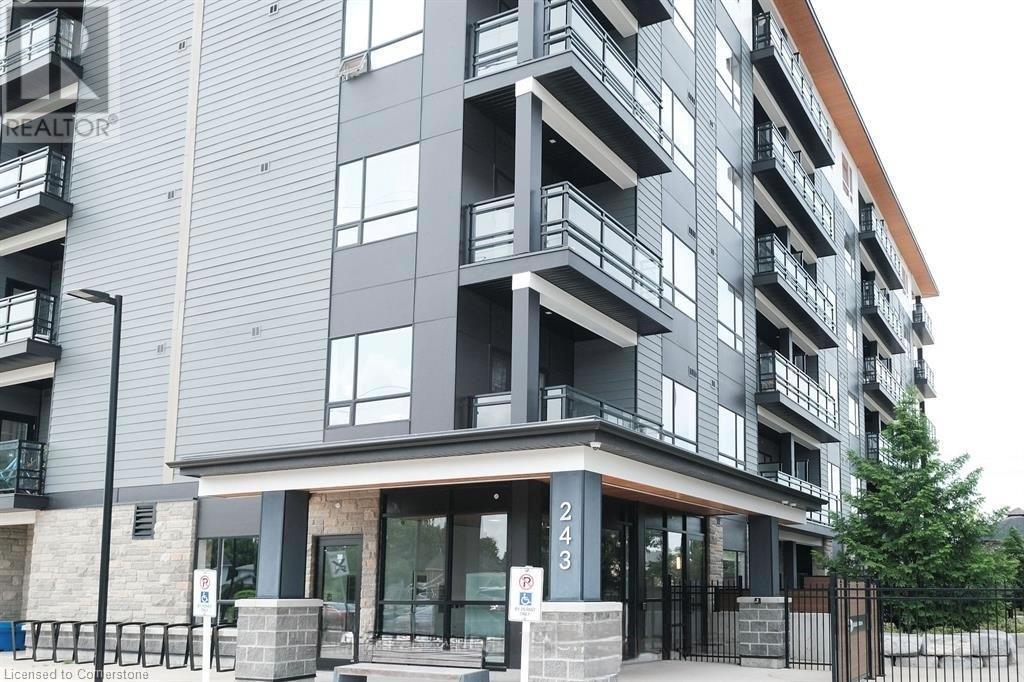243 Northfield Dr E in Waterloo, ON - Building Photo