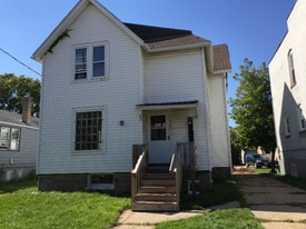 6106 24th Ave in Kenosha, WI - Building Photo