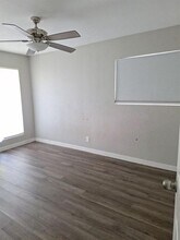 9508 N Creek Dr in Austin, TX - Foto de edificio - Building Photo