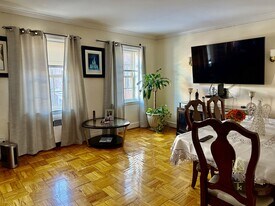312 Washington St, Unit 3-4 in Wellesley, MA - Building Photo