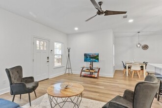 417 Bedford Dr in Baton Rouge, LA - Building Photo - Building Photo