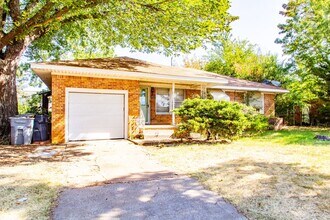 2205 NW Smith Ave in Lawton, OK - Building Photo - Building Photo