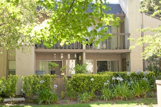 Briarwood Apartments in Pleasant Hill, CA - Foto de edificio - Building Photo