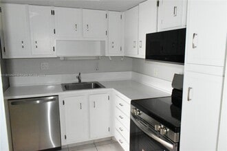 1300 St Charles Pl in Pembroke Pines, FL - Building Photo - Building Photo