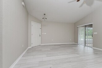 6111 Evansbrook Dr in Zephyrhills, FL - Building Photo - Building Photo