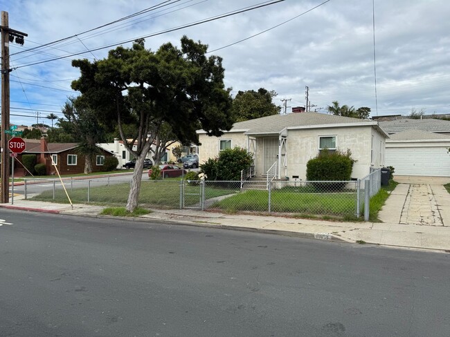 501 E Oak Ave in El Segundo, CA - Building Photo - Building Photo