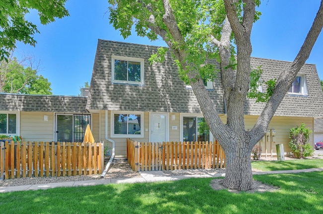 6885 E Arizona Ave in Denver, CO - Building Photo - Building Photo