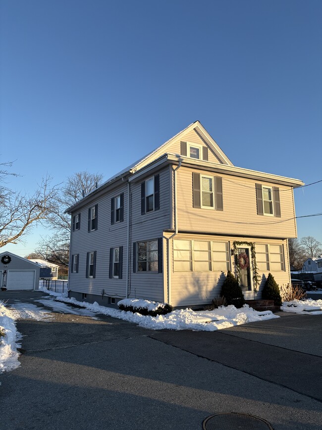 6 Thrasher Ave, Unit 2nd floor