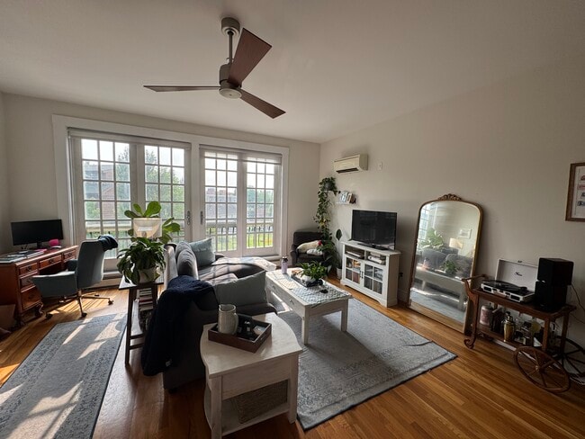 80 Webster Ave, Unit 3D in Somerville, MA - Building Photo - Building Photo