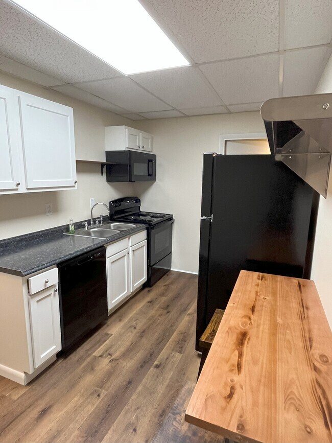 212 Clay Ave, Unit Front