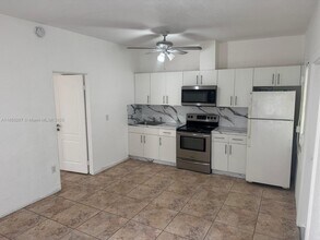1411 NW 41st St in Miami, FL - Building Photo - Building Photo