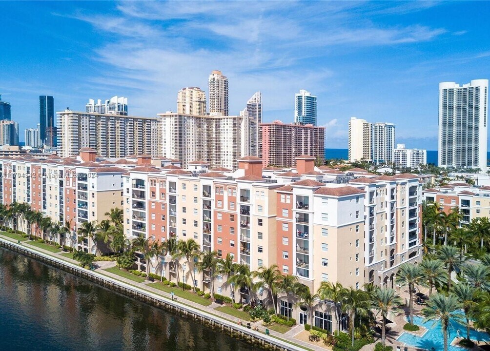 17145 N Bay Rd, Unit 4606 in Sunny Isles Beach, FL - Building Photo