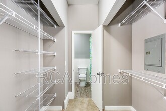 913 Massachusetts Ave in Indianapolis, IN - Building Photo - Building Photo