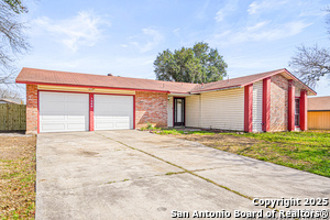 1066 Honey Tree St in San Antonio, TX - Building Photo