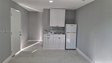 598 E 41st St in Hialeah, FL - Building Photo - Building Photo