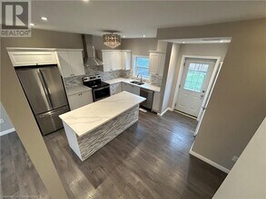 22 Whitfield Ave in Hamilton, ON - Building Photo - Building Photo