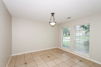 18326 Forest Dew Dr in Katy, TX - Foto de edificio - Building Photo