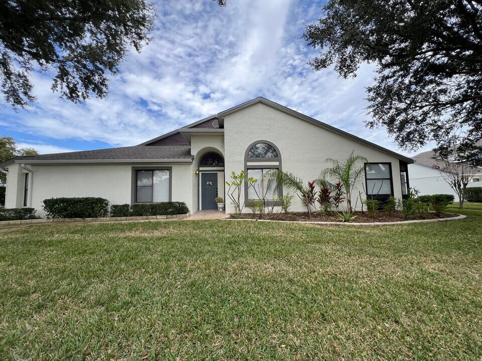 151 Lakepointe Cir in Kissimmee, FL - Building Photo