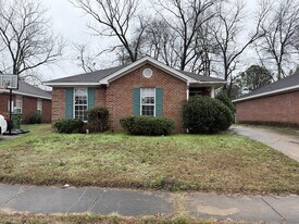 2724 Garden Brook Ct in Montgomery, AL - Building Photo