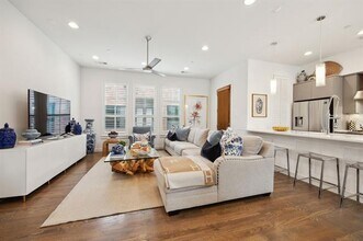 5015 Manett St in Dallas, TX - Building Photo - Building Photo