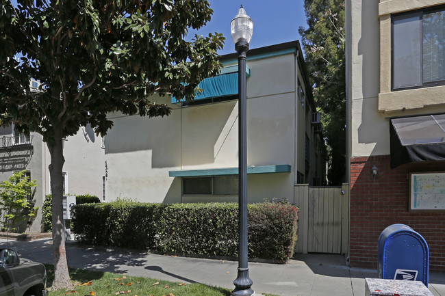 1327 O St in Sacramento, CA - Building Photo - Building Photo