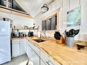 8 Sand Beach Ln in Burnham, ME - Building Photo - Building Photo