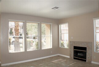 251 S Green Valley Pkwy in Henderson, NV - Building Photo - Building Photo