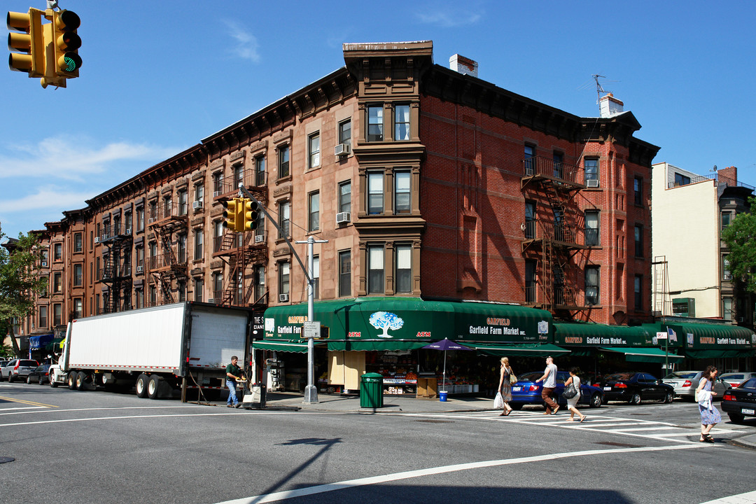 156 7th Ave in Brooklyn, NY - Building Photo